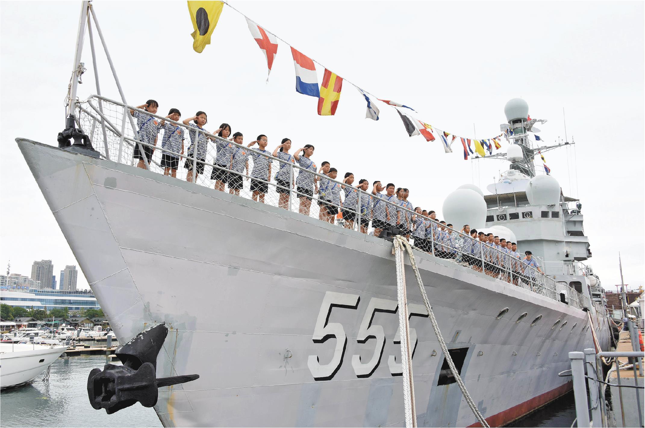 在海军研学营学习知识