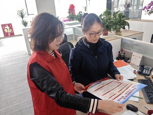 综保区党员志愿者走进企业,面对面宣讲反走私法规,引导企业守法经营,共筑群防群治防线。.png